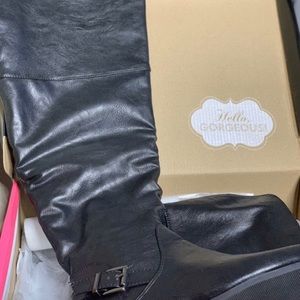 Knee high boots New in box Size 6